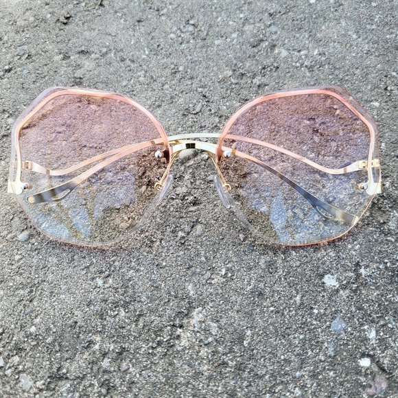 Oversized Wavy Sunglasses NWOT - Picture 1 of 1